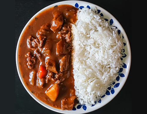 元気の源!!牛肉たっぷり大阪プロレスビーフカレー